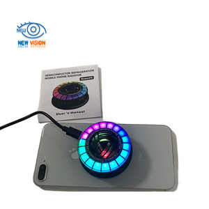 Refroidisseur de téléphone à semi-conducteur magnétique Lumière de charge <span class=keywords><strong>sans</strong></span> <span class=keywords><strong>fil</strong></span> Mag Safe Compatible <span class=keywords><strong>Radiateur</strong></span> de téléphone portable - Product Image 1