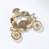 Broche unisexe vintage en alliage écologique, motif chariot de citrouille de conte de fées gris, ornée de cristaux colorés, de strass et de diamants incrustés