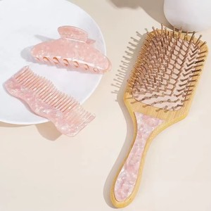 Set <span class=keywords><strong>per</strong></span> la Cura dei Capelli di Alta Qualità in Acetato Rosa Modello 1 con Logo Personalizzato OEM Guangdong, Spazzola Massaggiante in Legno, Pettine, Fermaglio <span class=keywords><strong>per</strong></span> Capelli, Regalo di Lusso - Product Image 6