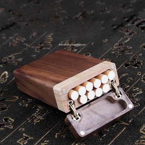 Boîte à cigarettes créative en bois de noyer noir stockage à clapet de <span class=keywords><strong>luxe</strong></span> rétro pour hommes femmes impression personnalisée en acier massif pour fumer - Product Image 2