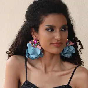 Europäische und amerikanische neue Mode übermäßige Ohrringe Original Designer handgefertigte Stoffblumen-Ohrringe Schmuck für Damen