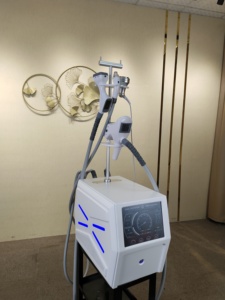 Máquina de Adelgazamiento 4 en 1 con Vacío, Radiofrecuencia, Cavitación y Láser, con Longitud de Onda de 650nm y 940nm, Vacío de 100KPa para Disolver Grasa y Reafirmar la Piel - Product Image 1