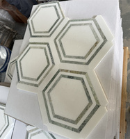 Mosaïque moderne en marbre combiné à motifs hexagonaux Mosaïque en marbre blanc et vert Carreaux muraux de salle de bains