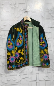 เสื้อแจ็คเก็ตซูซานีปักลายดอกไม้สไตล์แคชเมียร์ งานฝีมือประณีต ดีไซน์คอตั้งหรูหรา สีเขียวเข้มเข้มข้น - Product Image 3