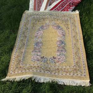 Alfombra de Oración Islámica Antideslizante con Relieve, Lavable, Estilo Musulmán, para el Hogar y la Mezquita, Venta al Por Mayor - Product Image 1