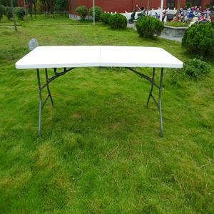 Étanche à l'humidité en plastique <span class=keywords><strong>pas</strong></span> <span class=keywords><strong>cher</strong></span> promotionnel pliable Restaurant rectangulaire fête événement jardin Camping pique-nique Table pliante à vendre - Product Image 5