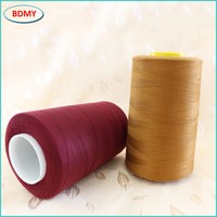 Benang Jahit Poliester 100% Berwarna Merah Muda dengan Tingkat Penyusutan Rendah Kelas 3A/2A untuk Penggunaan Pakaian dan Tekstil.