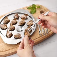 Ensemble de vaisselle jetable classique pour escargots grillés en 3 pièces, comprenant une assiette en acier inoxydable, un clip, une fourchette, des outils pour les fêtes de fruits de mer