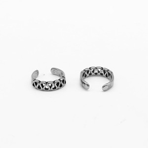 Yunnique – boucles d'oreilles à clipser géométriques en acier inoxydable Tai Silver pour hommes et femmes, style rétro, sans perçage - Product Image 2
