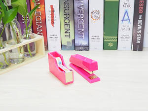 Huisen <span class=keywords><strong>caldo</strong></span> di vendita di alta qualità acrilico di <span class=keywords><strong>plastica</strong></span> rosa cucitrice <span class=keywords><strong>per</strong></span> l'ufficio - Product Image 3