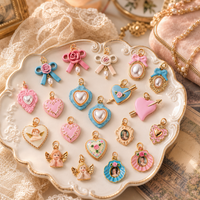 Breloques en émail délicates Manna, style Rococo français, esthétique girly, rose pastel, motif coquillage et floral, nœud, pour jeune fille