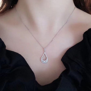 Elegante Collana a Goccia con Taglio Traforato, Catena per Clavicola, Ornamento per Collo da Donna per Uso Quotidiano e Ufficio - Product Image 1