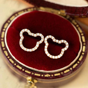 Orecchini a perno dorati a forma di cartone animato con strass in cristallo incastonati a castone, per donna, carini da indossare tutti i giorni - Product Image 5