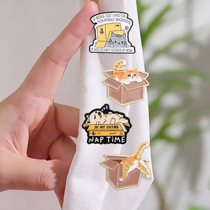 Spilla smaltata con gatto carino in scatola di cartone IF BEING TOO HARD ON YOURSELF WORKED IT WOULD HAVE WORKED BY NOW, spilla a forma di gatto dei cartoni animati - Product Image 2