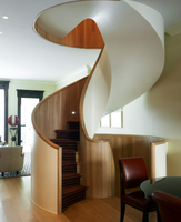 Système d'escalier résidentiel de haute qualité, design intérieur moderne et décoratif, escalier en colimaçon en bois