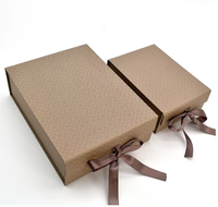 Boîtes cadeaux pliables avec ruban personnalisé de luxe, nouveaux logos imprimés sur mesure, boîtes en papier rigide avec gaufrage