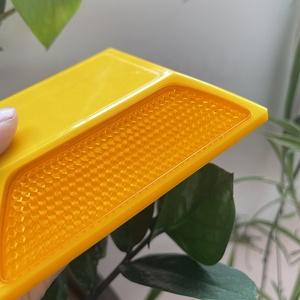 उच्च चिंतनशील प्लास्टिक रोड स्टड - Product Image 3