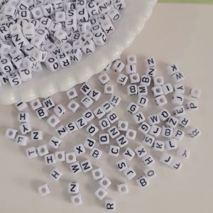 Nueva moda 500 g/lote cuentas de letras acrílicas cuadradas blancas 5MM cubo letra alfabeto cuentas para DIY <span class=keywords><strong>amistad</strong></span> pulsera fabricación de joyas - Product Image 3
