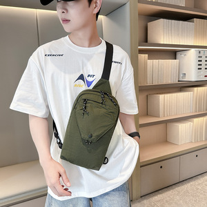 男士防水尼龙面料时尚胸包大容量拉链开合单肩斜挎手机包 - Product Image 6