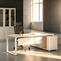 Ensemble de mobilier de bureau de direction en noyer de luxe, bureau de PDG moderne avec panneau lumineux LED et combinaison de chaise en cuir ergonomique