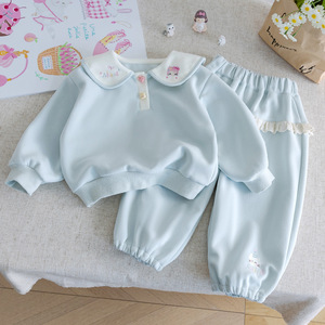 Tuta da bambina in 2 pezzi con colletto alla marinara, top con ricamo a lettere, pantaloni decorati con pizzo, vestiti morbidi e delicati sulla pelle - Product Image 6