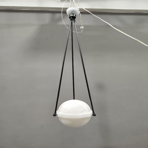 Luminaire suspendu sphérique de luxe en albâtre avec crochets en métal doré et plafonnier pour une ambiance commerciale et résidentielle - Product Image 6