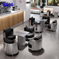 Divano e Tavolino da Caffè in Acciaio Inox Stile Industriale SEM per Bar, Lounge, Area Negoziazione e Relax
