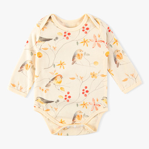 Chemise ample à manches longues avec col de style bavoir et combinaison une pièce pour bébé, idéale comme combinaison de ramper ou pyjama. - Product Image 1