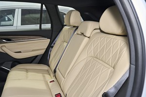<span class=keywords><strong>Mejor</strong></span> <span class=keywords><strong>Precio</strong></span> 2026 Geely Monjaro Xingyue L 2.0TD DCT/8AT SUV Nuevo Diseño 5 Plazas LHD <span class=keywords><strong>Coche</strong></span> Chino Fiable Venta al por Mayor de Fábrica - Product Image 4