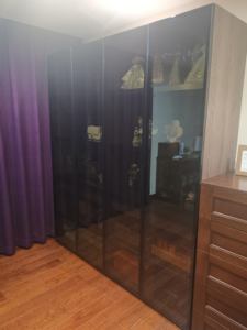 Set Completo di Arredamento per Soggiorno Skyline 2024 da Casi Reali di Clienti con Vetrine in Vetro e Armadi in Legno - Product Image 3