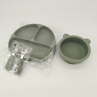 Ensemble de vaisselle en silicone pour bébé, vente en gros directe usine, assiette compartimentée monobloc, bol à ventouse en forme d'ours pour enfants, fourchette et cuillère pour bébé