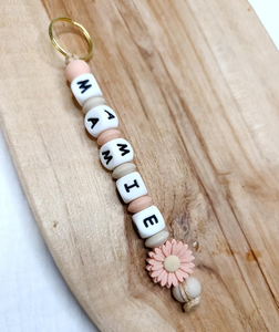 Porte-clés personnalisé en <span class=keywords><strong>bois</strong></span> avec perles en silicone, étiquette personnalisée, porte-clés avec nom ou mots, marguerite, porte-clés pour enseignant, cadeau à offrir à maman - Product Image 5