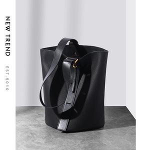 Sac fourre-tout bandoulière haut de gamme personnalisable en cuir véritable grande capacité avec fermeture éclair, idéal pour le printemps-été, les trajets quotidiens, portable et durable - Product Image 4
