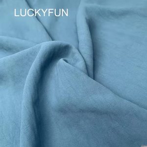 قماش مايكروفايبر منسوج من الحرير/القطن العضوي ناعم الملمس، مصقول ومزغب، مصبوغ بلون واحد، مضاد للكهرباء الساكنة، مقاوم للرياح، متوسط السماكة للفساتين - Product Image 3