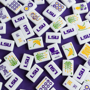 Tuiles de Mahjong Américaines LSU Louisiana State University, ensemble de Mahjong blanc gravé en acrylique monocouche de 160 tuiles, édition Voyage West Wind - Product Image 1