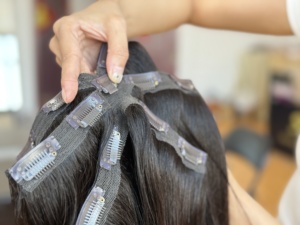 Extensions de cheveux invisibles en forme de pieuvre 10D sur mesure, cheveux vierges bruts, 22 pouces, gamme de 40%, couleur ombrée brun, lisses et soyeuses - Product Image 2