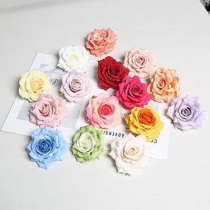 Tête de rose artificielle Lichao 10 cm en soie, accessoire de décoration de mariage prêt à l'emploi - Product Image 1