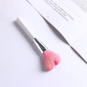 Pinceau cosmétique professionnel en forme de coeur unique utilisé avec le cadeau de vacances de la Saint-Valentin avec marque privée de vente chaude - Product Image 3