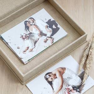 Boîte de photo de mariage en lin personnalisée boîte de souvenir souvenir de noms gravés boîte de cadeau de mariage de date avec le stockage de photo - Product Image 3