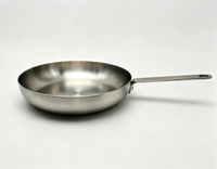 Poêle à frire sans soudure à trois couches en acier inoxydable avec poignée pour cuisson sur induction et tous types de cuisinières, idéale pour la maison et la restauration