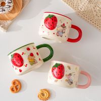 Mug en céramique mignon avec motif de fraises en relief, ours et lapin, avec poignée - Protection de l'environnement, compatible micro-ondes, pour un usage domestique