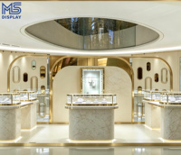Comptoir de présentation de bijoux de luxe sur mesure avec cadre en arche doré, éclairage LED et base en marbre pour magasin de bijoux et boutique de détail