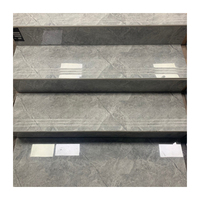 Carreaux d'escalier en porcelaine de haute qualité Design brillant Full Body Céramique Carrare Aspect marbre Carreaux de sol Marches d'escalier Carreaux