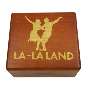 Caja Musical <span class=keywords><strong>de</strong></span> <span class=keywords><strong>la</strong></span> Famosa Película <span class=keywords><strong>La</strong></span> <span class=keywords><strong>La</strong></span> <span class=keywords><strong>Land</strong></span>, Melodía <span class=keywords><strong>de</strong></span> <span class=keywords><strong>la</strong></span> <span class=keywords><strong>Ciudad</strong></span> <span class=keywords><strong>de</strong></span> <span class=keywords><strong>las</strong></span> <span class=keywords><strong>Estrellas</strong></span>, Lujosa Caja Musical <span class=keywords><strong>de</strong></span> Madera Roja Tallada, Regalo Musical Especial para Novia o Esposa - Product Image 2