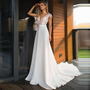 Nuovo Arrivo Abito da Sposa Sirena Sottile con Scollo a V e Piccola Coda, Ideale anche per Serate Eleganti - Product Image 1
