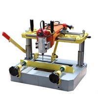 Machine de perçage et de fraisage portable pour le traitement des trous de serrures des profilés de portes et fenêtres en PVC et en aluminium