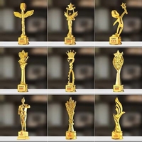 Plaques de trophées en résine personnalisées écologiques de style sportif pour entreprises, avec base en cristal au design unique, coupe de récompense d'honneur – Vente en gros