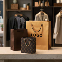 Sac de transport en papier kraft avec poignée marron recyclable, impression d'écran de luxe écologique personnalisée pour les vêtements, les chaussettes, le logo pour votre entreprise