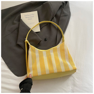 <span class=keywords><strong>Sac</strong></span> hobo jaune et blanc en filet avec bandoulière réglable, <span class=keywords><strong>sac</strong></span> de plage d'été en maille rayée pour femme - Product Image 2
