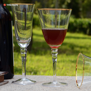 Lot de verres à vin rouge en cristal soufflé à la main avec perles et bordure dorée pour mariage - Product Image 2